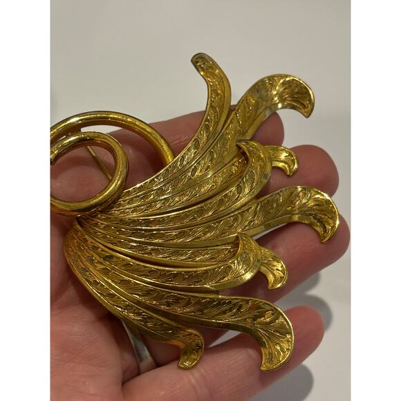 Vintage Brooch Gold Tone Etched Huge - Picture 4 of 4